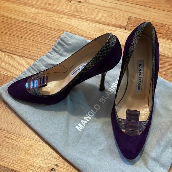 Manolo Blahnik Purple Velvet Heels - Picture 2 of 10